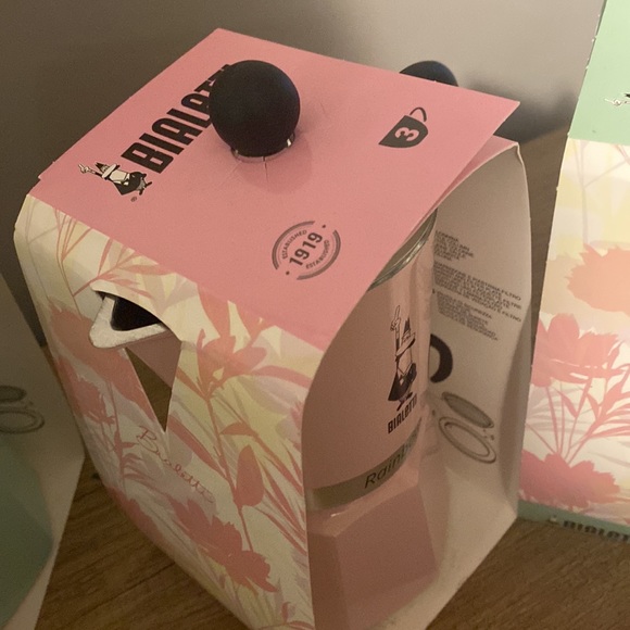 Bialetti 3 Cup Stovetop Espresso Maker - Pastel Color - Picture 2 of 3